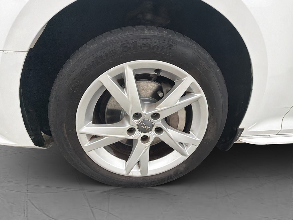 Vehicle Image 30