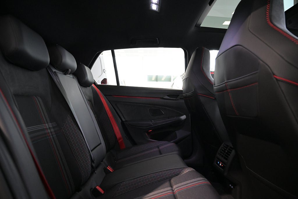 Vehicle Image 32