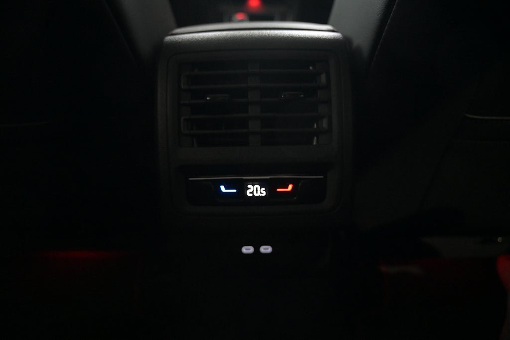 Vehicle Image 33