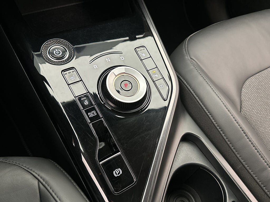 Vehicle Image 25