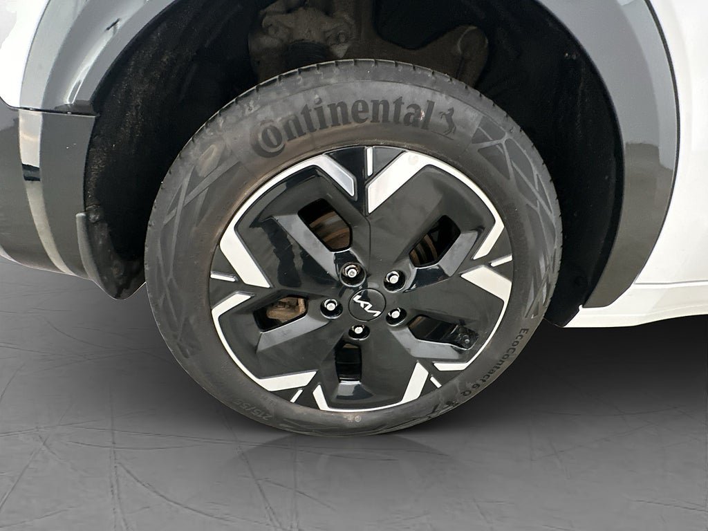 Vehicle Image 33
