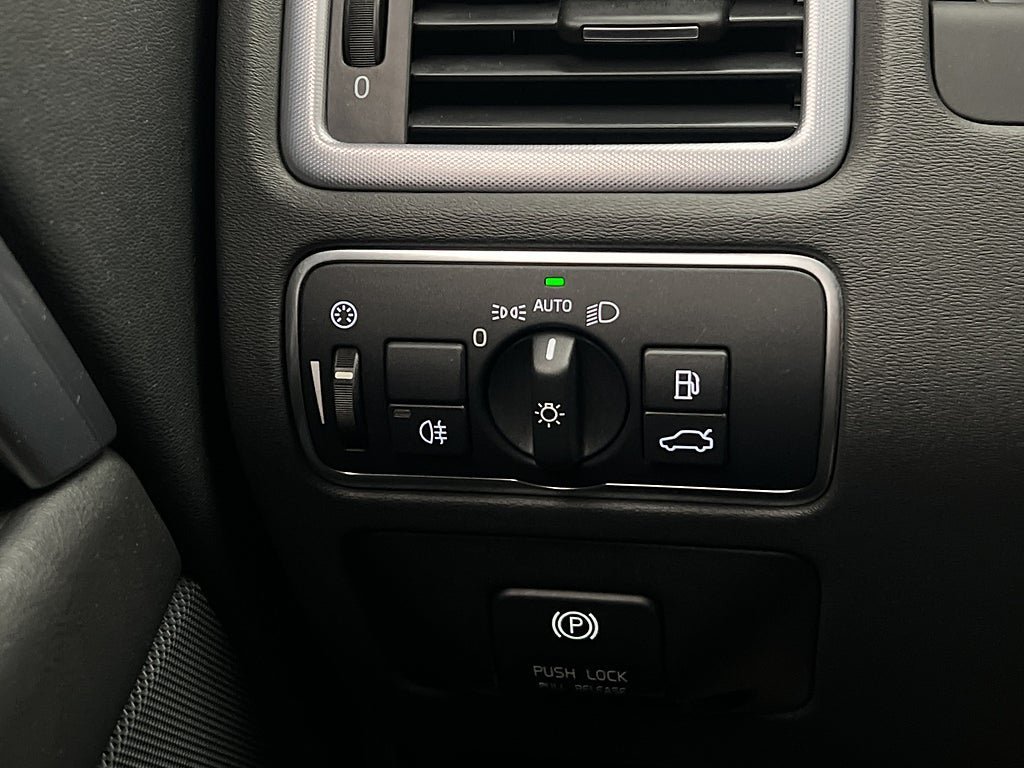 Vehicle Image 28