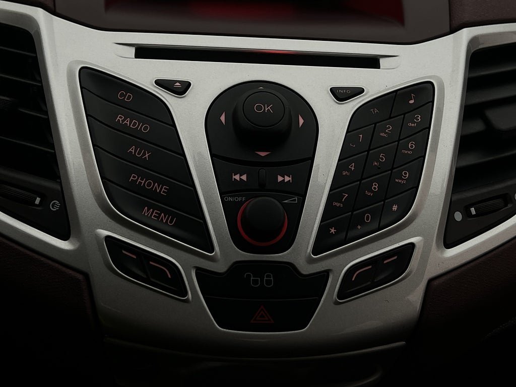 Vehicle Image 15