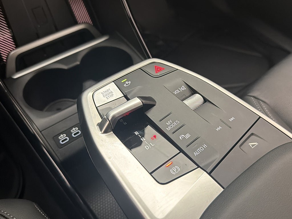 Vehicle Image 23