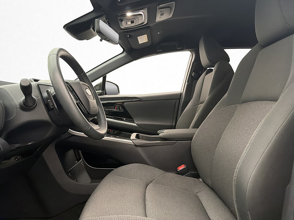 Vehicle Image 11