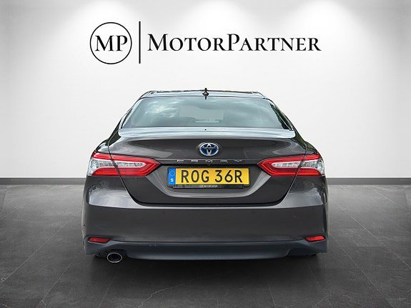 Vehicle Image 6