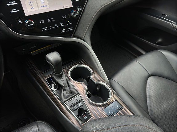 Vehicle Image 16