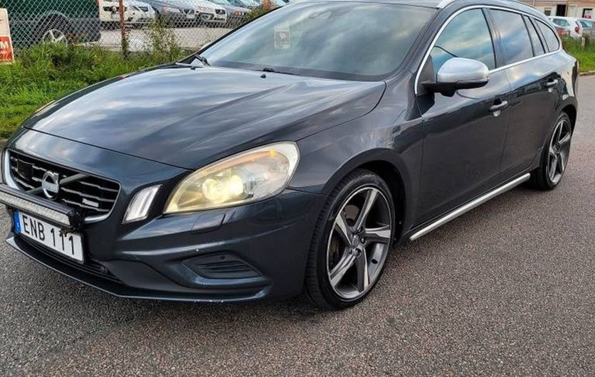 Volvo V60 D5 AWD Geartronic Kinetic, R-Design ny besik 2011