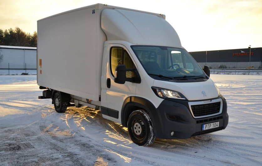 Peugeot Boxer Chassi Cab 335 2.0 NYBES BAKGAVELLYFT 2017