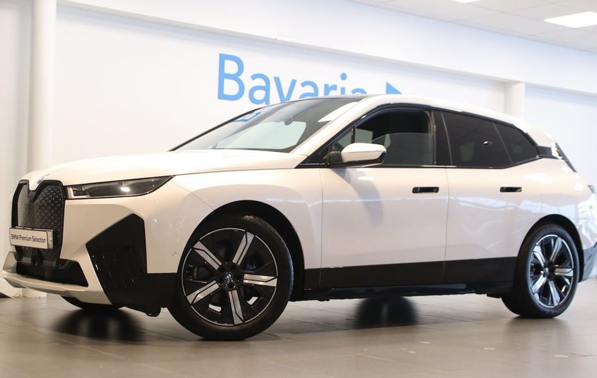 BMW iX 40 xDrive Signature pkt H K-Ljud Panorama Dragkrok 2023