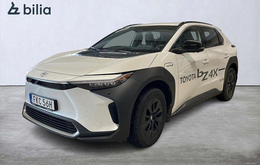 Toyota bZ4X 71.4 kWh AWD EXECUTIVE 20 ALUFÄLGAR V-HJUL 2023