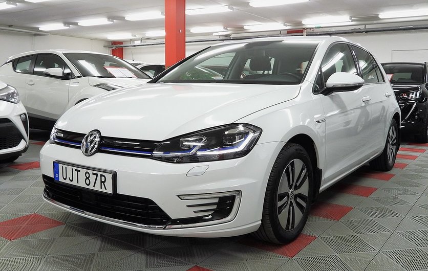 Volkswagen e-Golf 35.8 kWh GPS S&V Hjul M&K värmare Carplay 2019