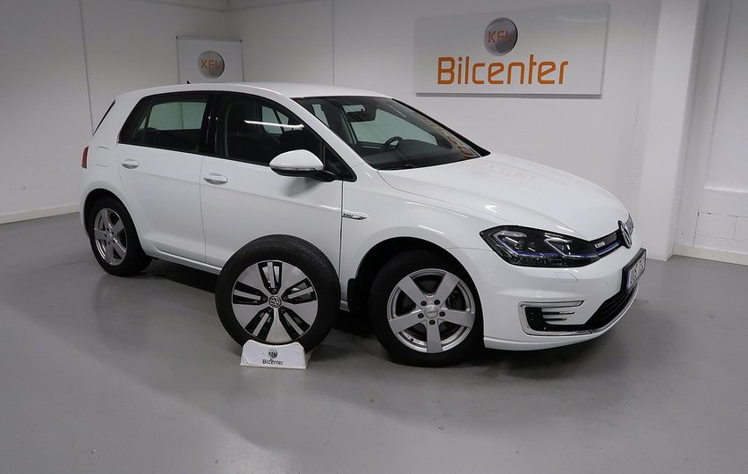 Volkswagen e-Golf 35.8 kWh V-Däck ingår Navi-Carplay-Bluetooth-AdaptivFH 2018