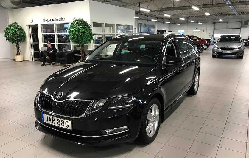 Skoda Octavia Kombi 1.5 TSI Premium Värmare Drag Navi Auto 2020