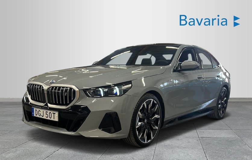 BMW i5 eDrive 40 MSport Travel Comfort Innovation Drag Pano 2024