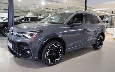 Volkswagen Tiguan R-LINE TDI DSG7 4M Drag Värmare 2025