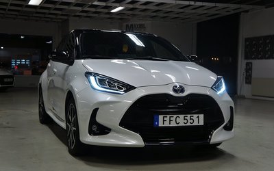 Toyota Yaris Hybrid 5-D Style Bi-Tone SPI 2021