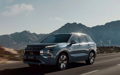 Mitsubishi Outlander Invite PHEV Automat 4WD 2025