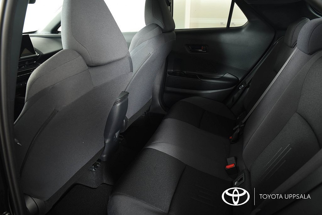Vehicle Image 8