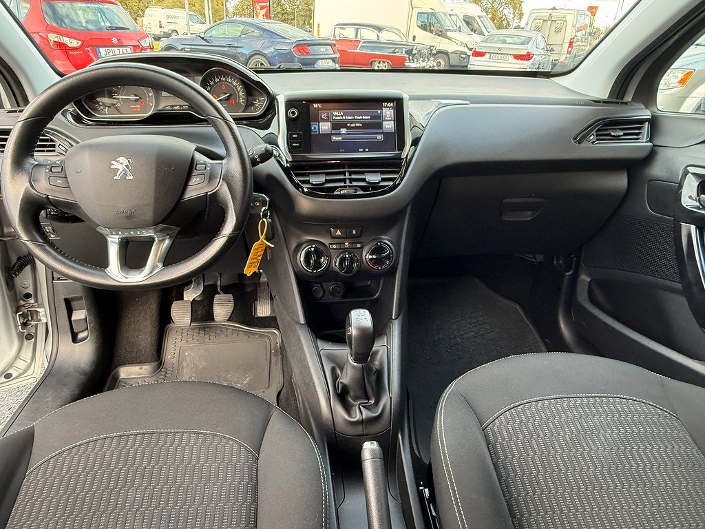 Vehicle Image 11