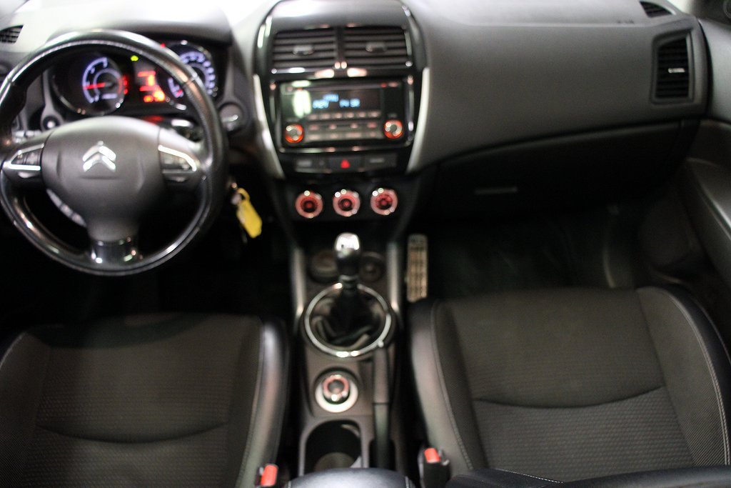 Vehicle Image 11