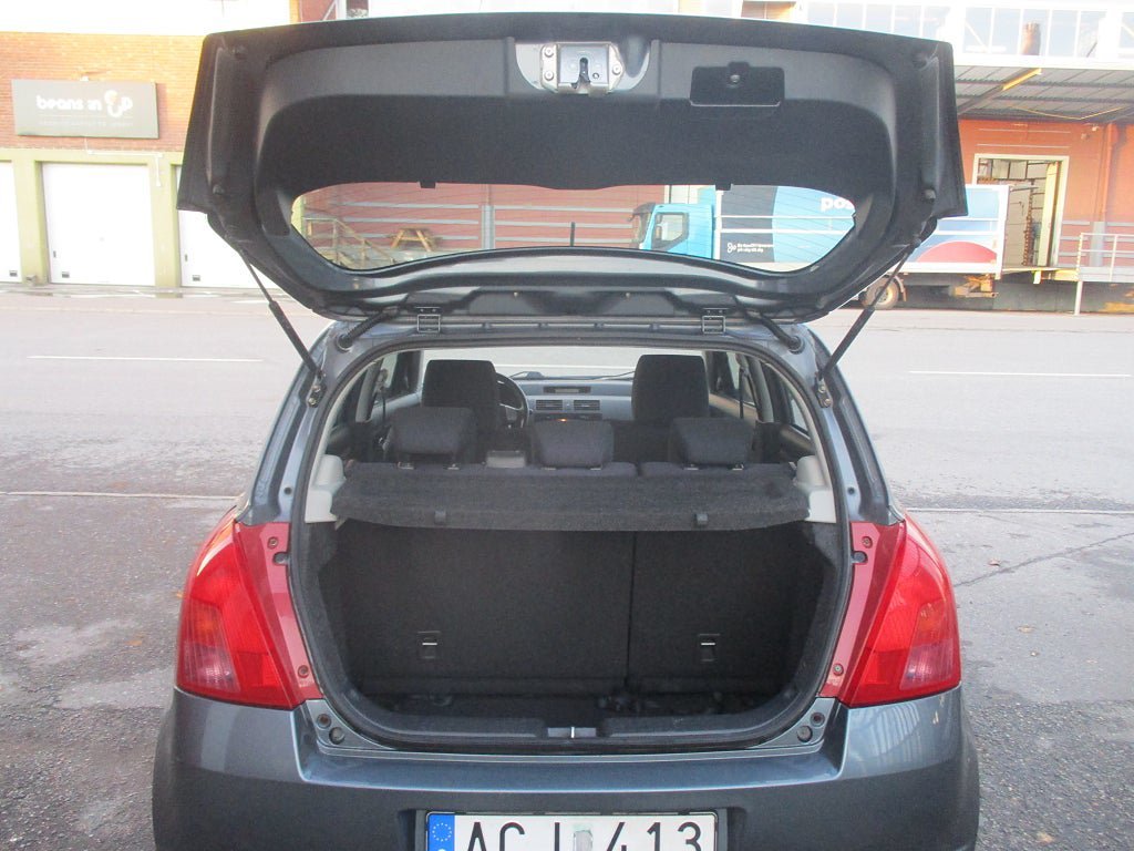 Vehicle Image 7
