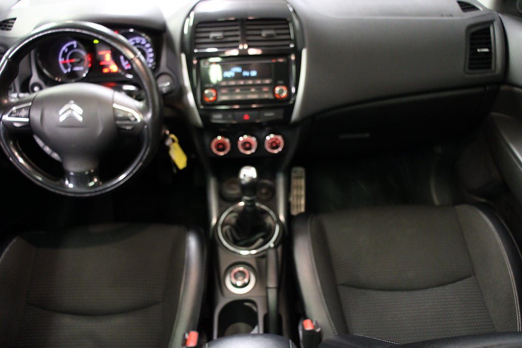 Vehicle Image 11