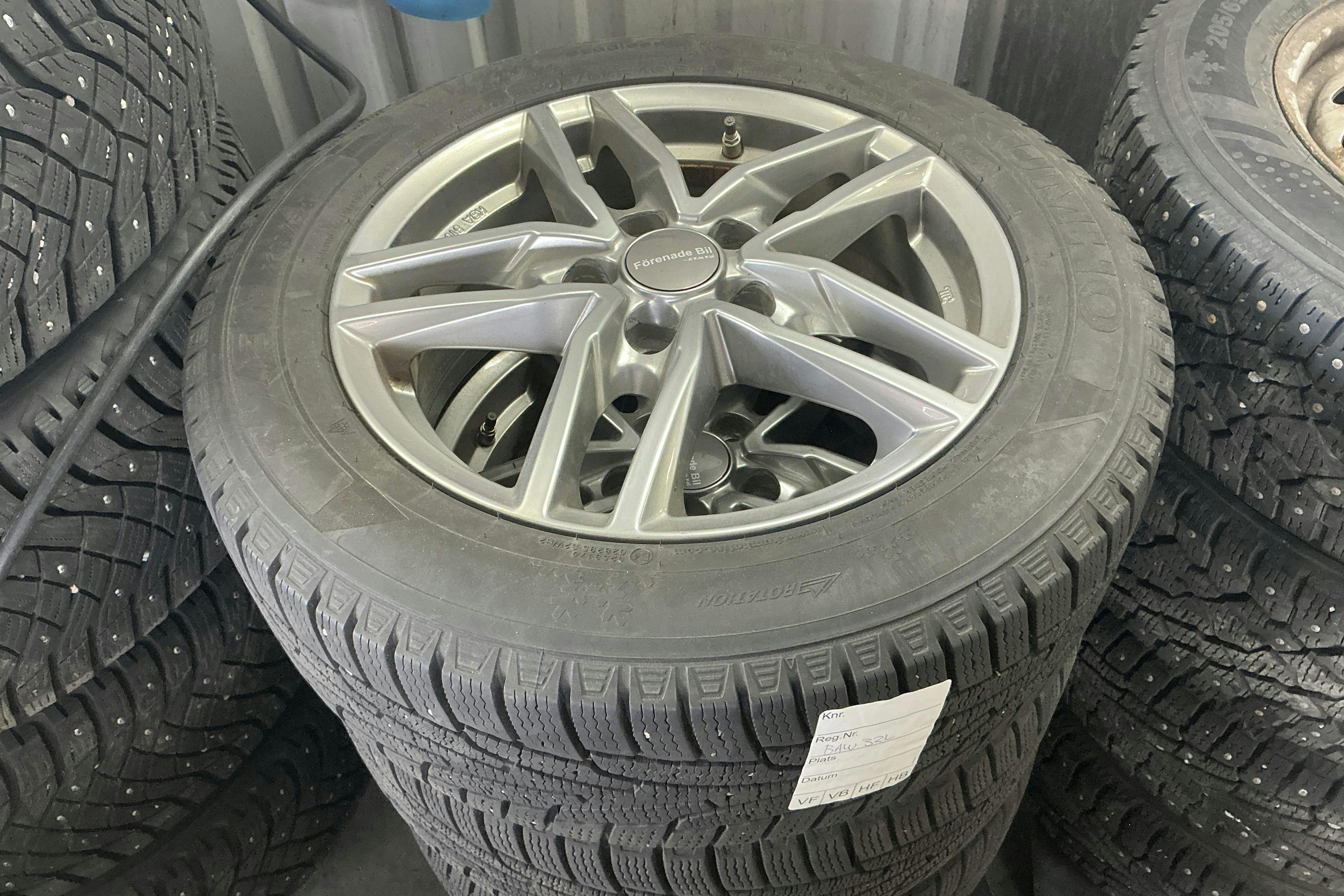Vehicle Image 16